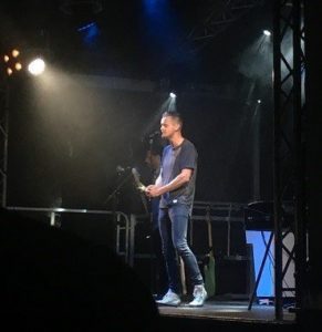 photo of Tom Chaplin performing at Battle Abbey 2018